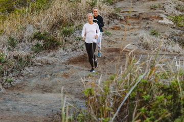 trail-running-in-mountains